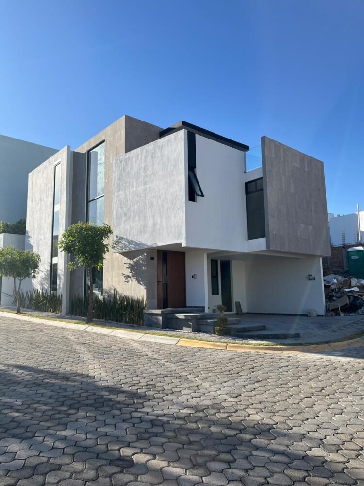 CASA EN VENTA EN PARQUE CUERNAVACA LOMAS DE ANGELOPOLIS $5,350,000